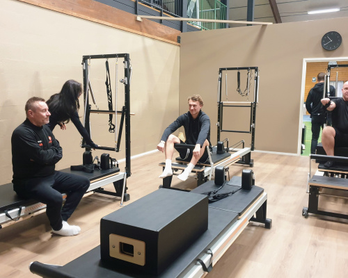 Laitepilateksen koekäyttäjänä on ollut muun muassa FC KTP:stä tuttu jalkapalloilija Matias Paavola (keskellä).