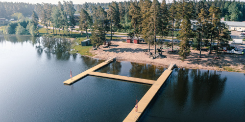 Huutjärven uimarannan uusi laituri
