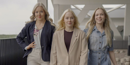 Kampanjaa varten tehdyillä videoilla Minni Peltomäki,Tia Räihä ja Viola Tyynilä kertovat omista kokemuksistaan yrittäjyydessä ja työelämässä. 