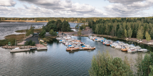Pyhtään Saaristomarkkinat palaavat elokuussa Lökören pienvenesatamaan.
